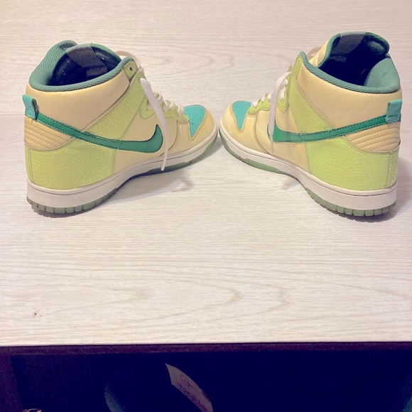 Sure rare Nike dunks glow in dark - Picture 5 of 8